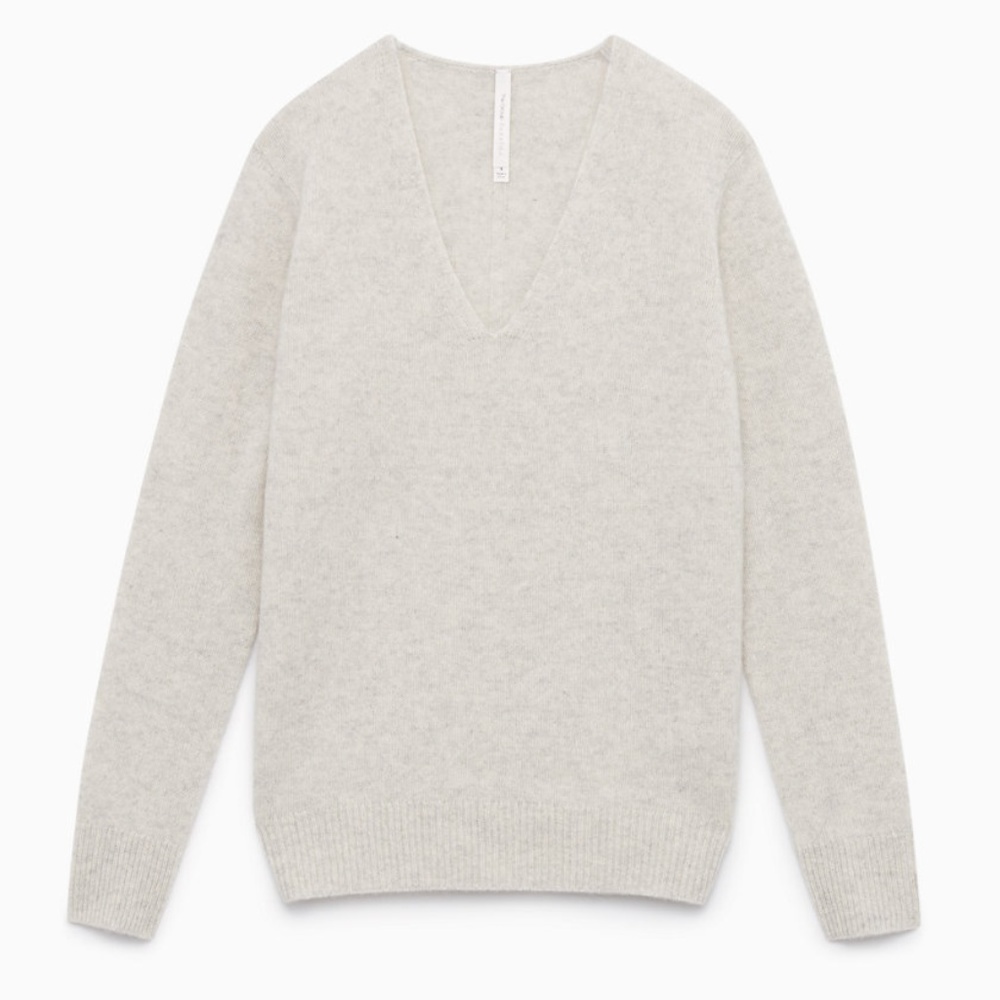 Aritzia Yamazaki Sweater (Heather Birch, size M)